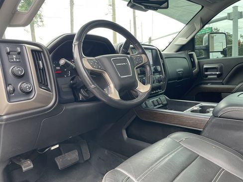 Used 2017 GMC Sierra 2500 Denali w/ Duramax Plus Package AWD/4WD image 15
