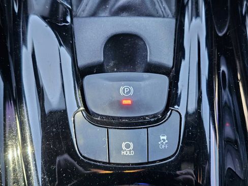 Used 2021 Toyota C-HR XLE image 24