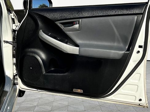 Used 2014 Toyota Prius Four image 25