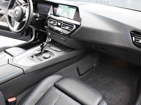 Used 2023 BMW Z4 M40i w/ Premium Package image 16