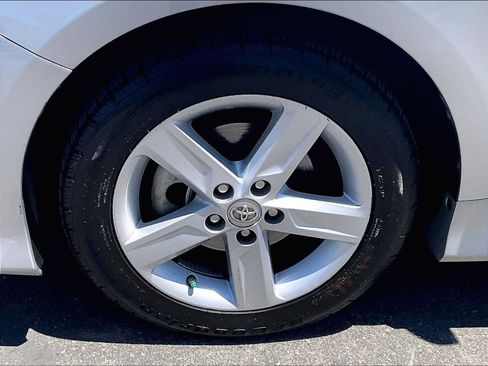 Used 2013 Toyota Camry SE FWD image 12
