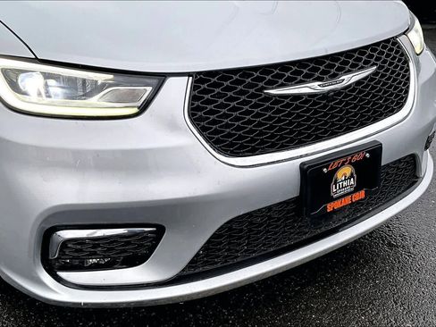 Used 2024 Chrysler Pacifica Select image 33