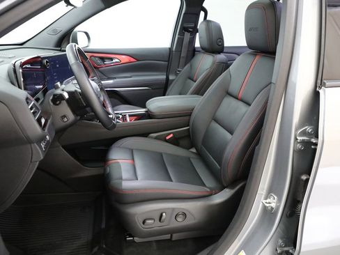 Certified 2024 Chevrolet Traverse RS w/ LPO, Floor Liner Package AWD/4WD image 8