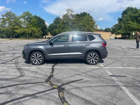 Used 2022 Volkswagen Taos SE AWD/4WD image 5