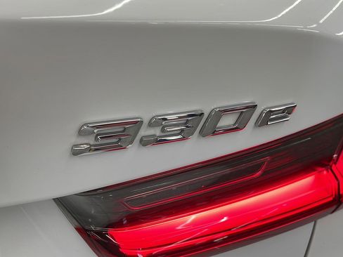 Used 2021 BMW 330e xDrive w/ Convenience Package image 8