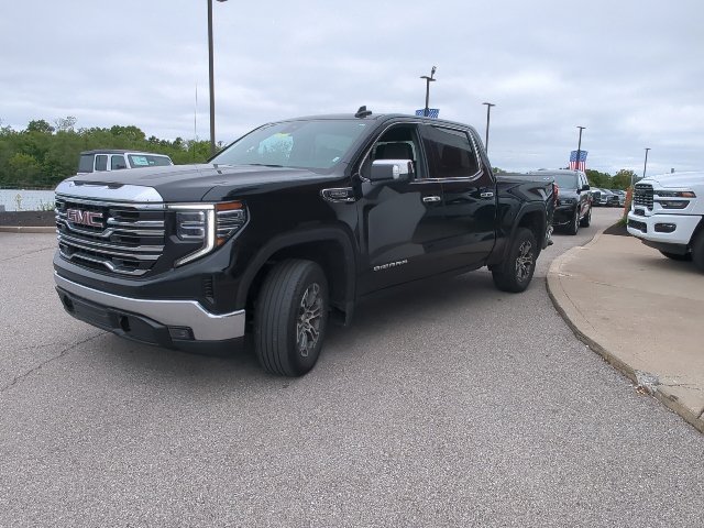 Used 2025 GMC Sierra 1500 SLT AWD/4WD image 5