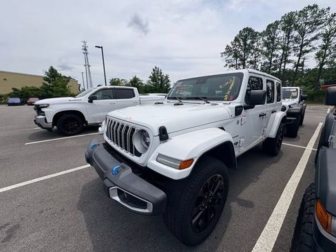 Used 2024 Jeep Wrangler Unlimited Sahara AWD/4WD image 1
