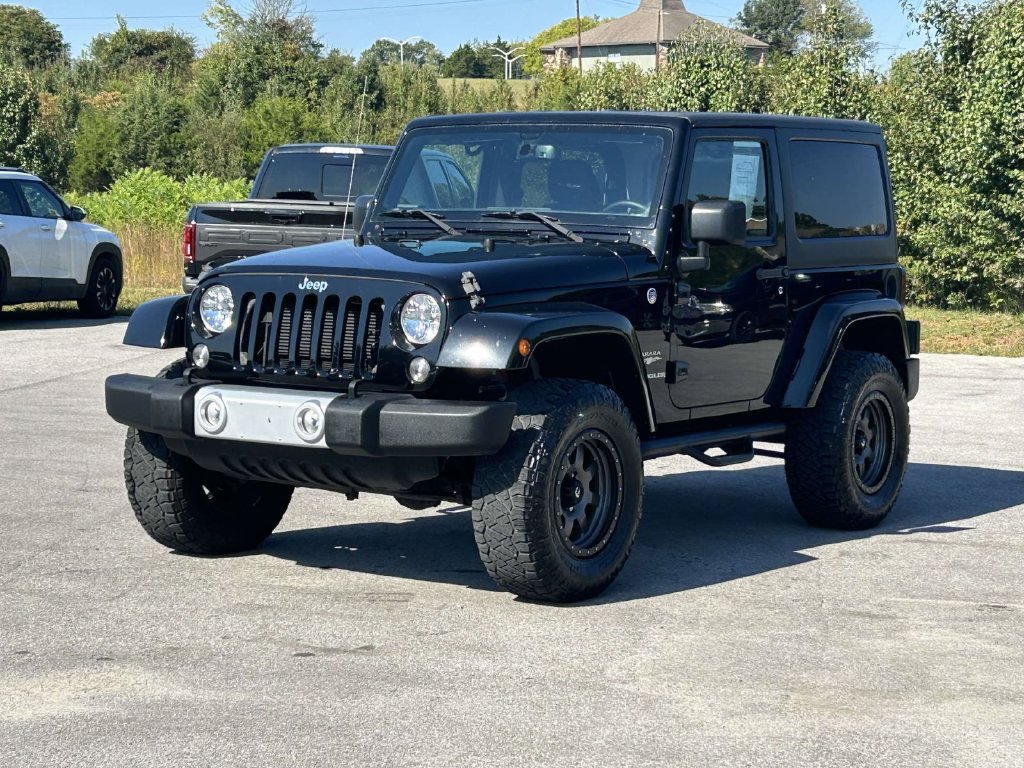Used 2015 Jeep Wrangler Sahara w/ Connectivity Group AWD/4WD image 3