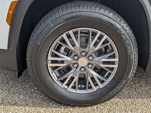 New 2026 Chevrolet Traverse LT w/ Driver Confidence Package FWD image 9