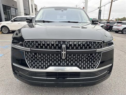 New 2025 Lincoln Navigator L Reserve image 2