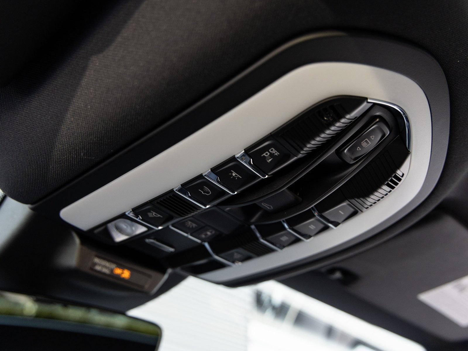 Certified 2026 Porsche Macan AWD/4WD image 19