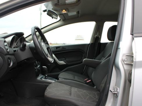 Used 2013 Ford Fiesta SE image 14