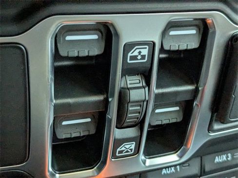 New 2025 Jeep Gladiator Sport image 23