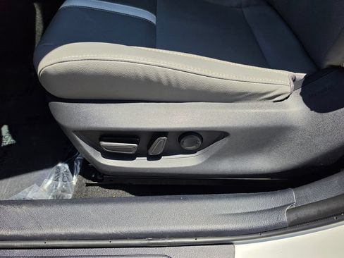Used 2025 Toyota Camry SE w/ Convenience Package FWD image 9