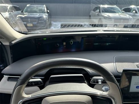 Certified 2024 Lincoln Nautilus Premier image 20