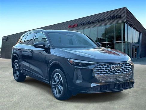 Certified 2025 Audi Q5 Premium w/ 19" Wheel Package image 7