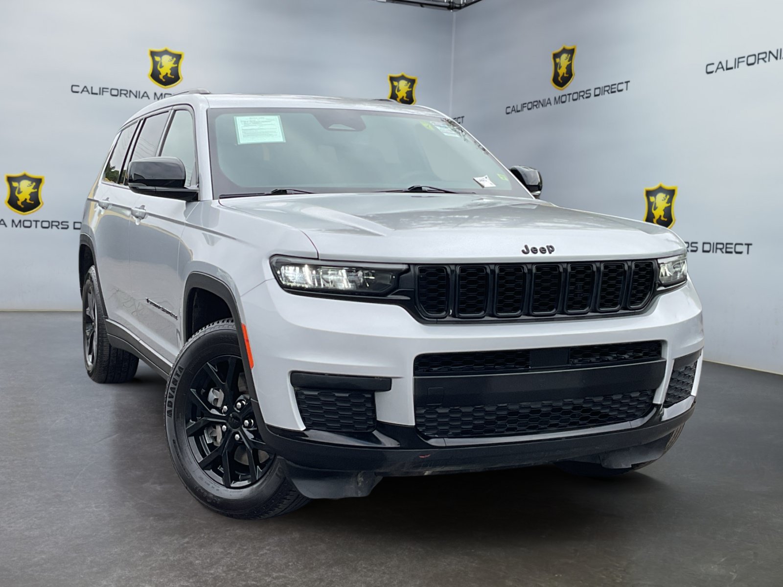 Used 2024 Jeep Grand Cherokee L Laredo AWD/4WD image 3