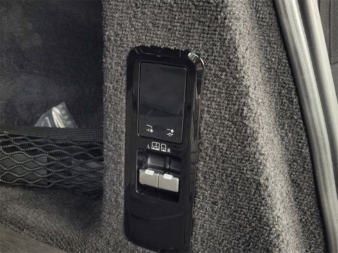 Used 2023 Land Rover Range Rover Sport SE image 35