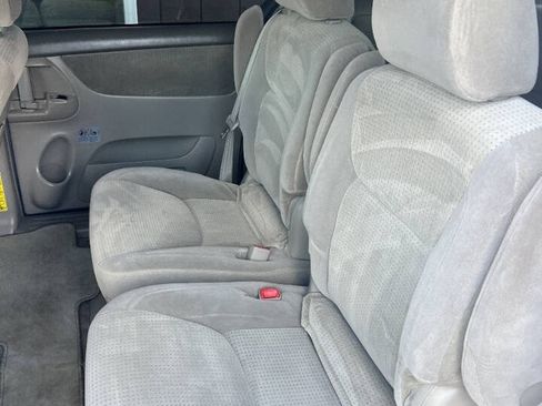 Used 2010 Toyota Sienna LE FWD image 10
