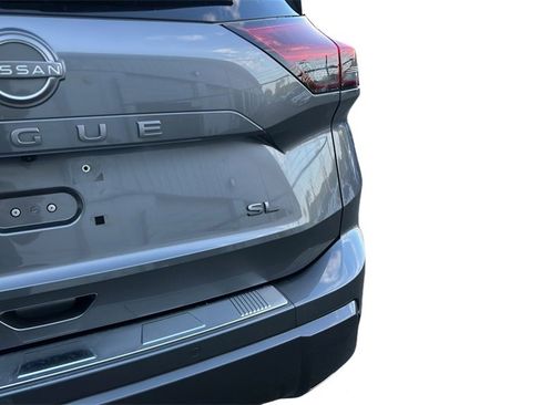 Used 2025 Nissan Rogue SL w/ Tech Package image 30