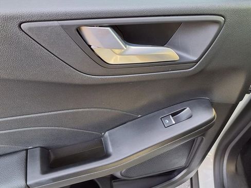 Used 2024 Ford Escape SE image 19