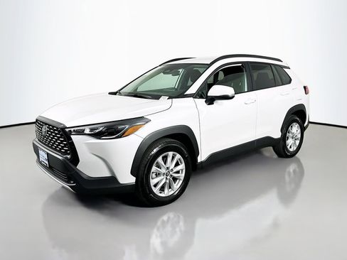 Certified 2024 Toyota Corolla Cross LE image 3