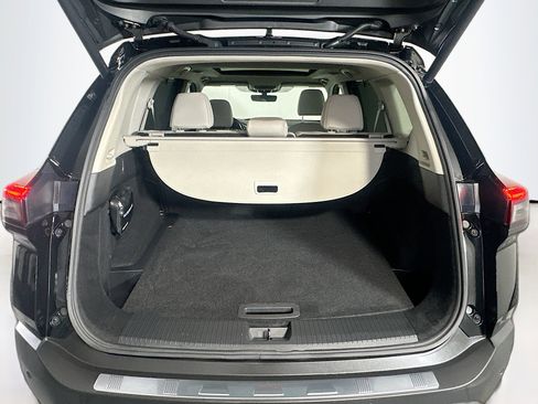 Used 2023 Nissan Rogue SV w/ SV Premium B Package image 30