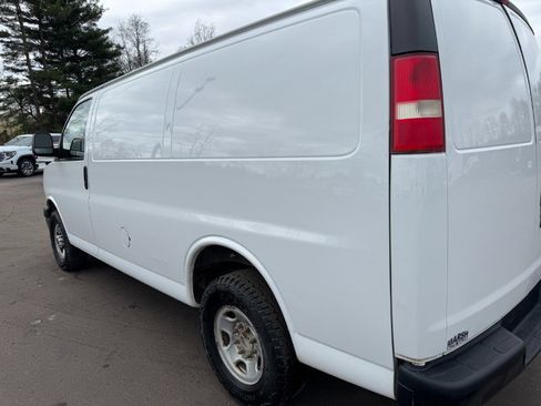 Used 2015 GMC Savana 2500 image 10