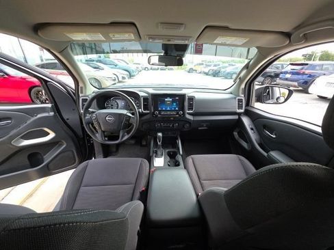 Used 2022 Nissan Frontier SV RWD image 7