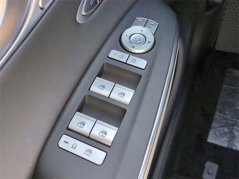 Used 2026 Genesis GV70 2.5T Advanced image 18