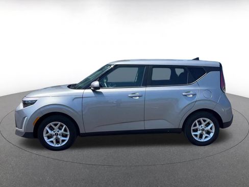 Used 2025 Kia Soul LX w/ LX Technology Package FWD image 9