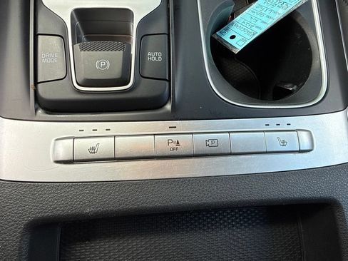 Used 2024 Kia Carnival LX FWD image 35