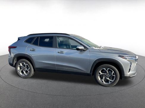 Used 2025 Chevrolet Trax LT image 29