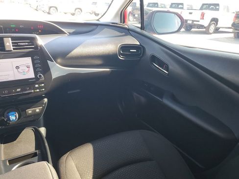 Used 2022 Toyota Prius LE image 11