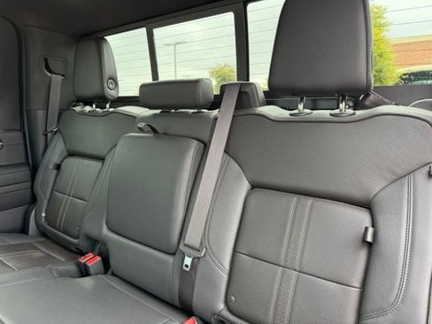 Used 2024 Chevrolet Silverado 2500 High Country w/ High Country Premium Package AWD/4WD image 22