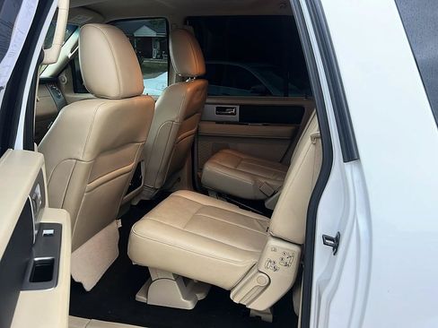 Used 2017 Ford Expedition EL XLT w/ Equipment Group 202A RWD image 18