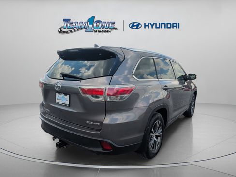 Used 2016 Toyota Highlander XLE AWD/4WD image 8