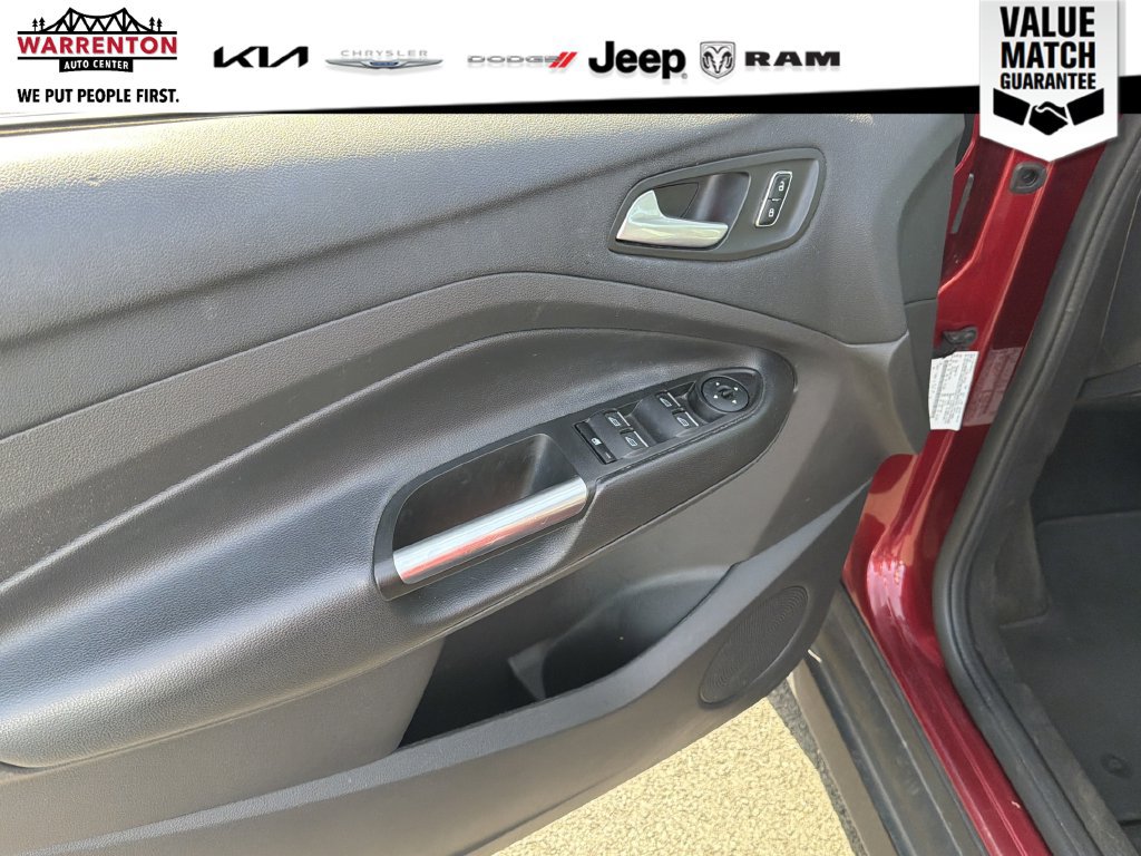 Used 2016 Ford C-MAX Energi SEL FWD image 16