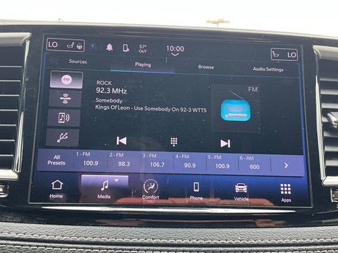 Used 2023 Chrysler Pacifica Touring FWD image 16