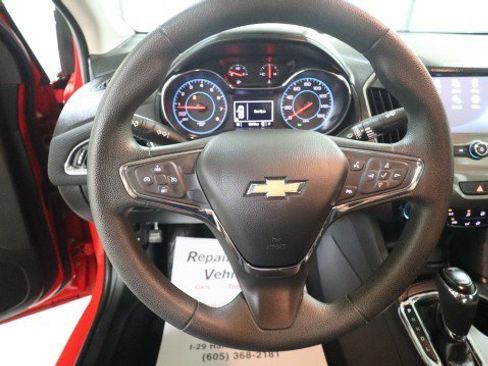Used 2018 Chevrolet Cruze LT w/ Convenience Package FWD image 17