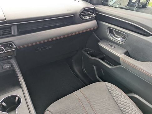 Used 2025 Honda Pilot Sport image 17