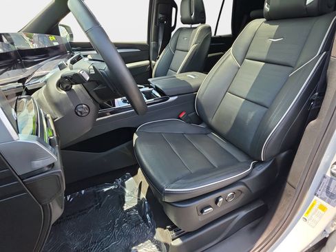 Used 2025 Cadillac Escalade Sport w/ LPO, ONYX Package AWD/4WD image 15