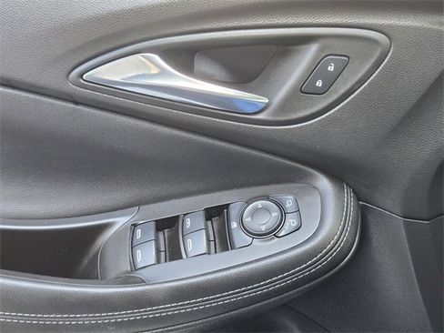 Certified 2022 Buick Encore GX Select w/ Sport Touring Package image 28