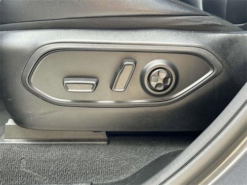 Used 2024 Jeep Grand Cherokee Limited image 29