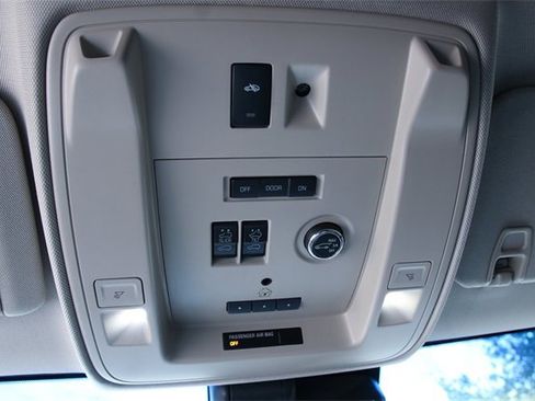 Used 2017 GMC Yukon Denali w/ Open Road Package image 25