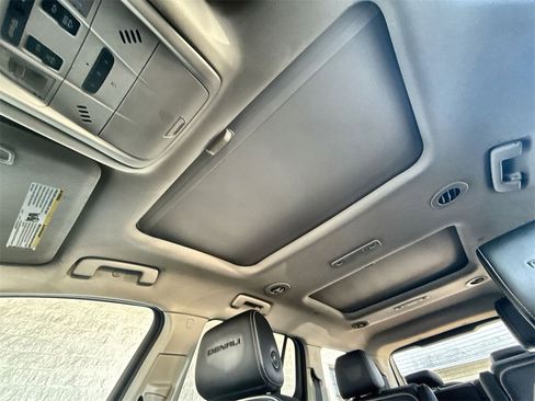 Certified 2023 GMC Acadia Denali w/ Denali Ultimate Package image 18