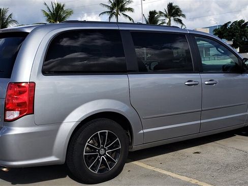 Used 2017 Dodge Grand Caravan GT FWD image 9