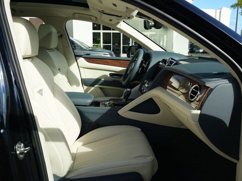 New 2026 Bentley Bentayga image 19