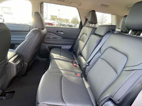 New 2026 Nissan Pathfinder SL image 13