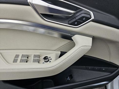 Used 2024 Audi Q8 e-tron Premium Plus image 10